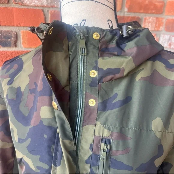 J. Crew Camouflage Rain Jacket with Gold Zipper and Snaps Size Small - Picture 6 of 16